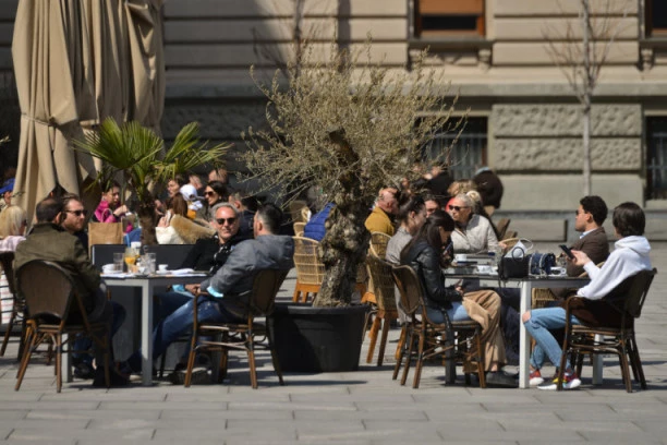 TEMPERATURE DALEKO IZNAD PROSEKA! Iskoristite prelepo vreme i uživajte napolju ako možete