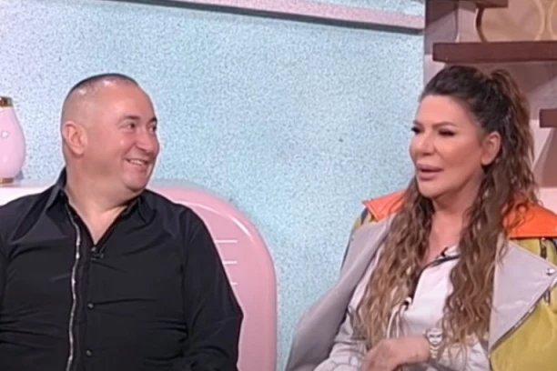 GOLA ĐANIJEVA SLAĐA NA BAZENU: Folkerova supruga pokazala bujne grudi, dve bombe nosi sa sobom!