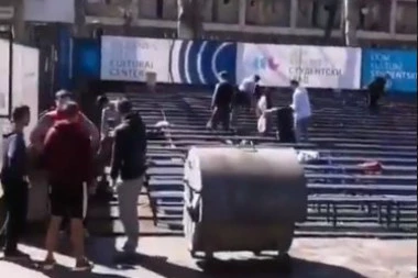 (VIDEO) IMA NADE! Studenti očistili smeće posle sinoćnje korona žurke u Beogradu!