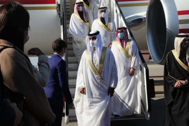 IZASLANIK KRALJA BAHREINA NASER BIN HAMAD BIN ISU AL KALIFA U POSETI SRBIJI! Dočekala ga Brnabić, trenutno na sastanku sa Vučićem!