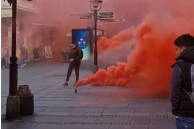 (VIDEO) PANIKA U CENTRU BEOGRADA: Gust dim prekrio Knez Mihajlovu, ljudi bežali u prodavnice