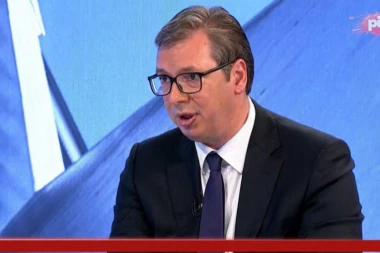 (FOTO) VUČIĆ POKAZAO PAKETE POMOĆI ZA PENZIONERE: Predsednik Srbije otkrio na koji način će biti dostavljeni građanima