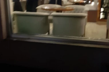 (FOTO, VIDEO) Razbijena korona žurka u Sjenici: Policija ispraznila lokal!