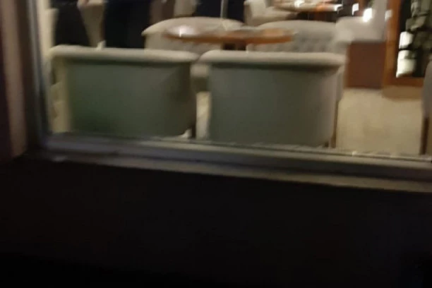 (FOTO, VIDEO) Razbijena korona žurka u Sjenici: Policija ispraznila lokal!