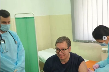 (VIDEO) VUČIĆ SE VAKCINISAO! Predsednik u Rudnoj Glavi dobio prvu dozu Sinofarma