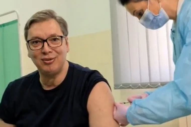NISAM NI OSETIO! Pogledajte trenutak kada predsednik Srbije prima vakcinu (VIDEO)