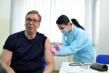 VUČIĆ OHRABRIO GRAĐANE! Dan nakon što se predsednik vakcinisao OBOREN REKORD