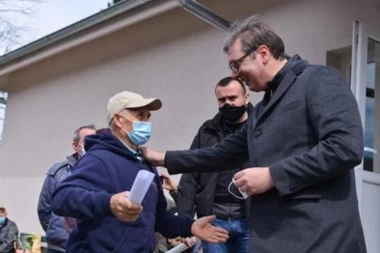 Deda se požalio Vučiću i izneo svoj problem: Valjak mi je pregazio nogu, nemamo od čega da živimo! PREDSEDNIK SRBIJE OBEĆAO POMOĆ!