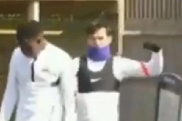 (VIDEO) UDARIO SAIGRAČA S LEĐA: Šokantne scene na treningu Čelsija, zaleteo se pesnicom na kvarno!