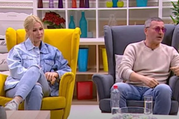 (VIDEO) Snimak FRAPIRAO javnost! Dok Đole Đogani priča Vesna PUZI PO PODU: Ono crveno što vidite, to je žena moja!