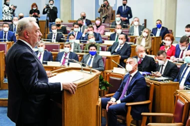 PADA VLADA: Krivokapić izazvao gnev Srba zbog Srebrenice