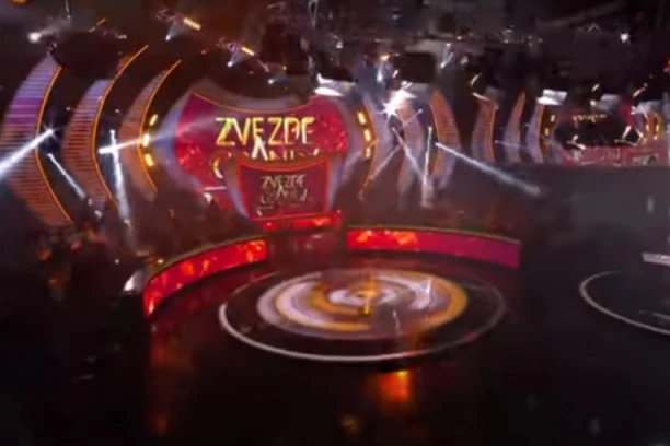 (VIDEO) VEČERAS NEVIĐENI SPEKTAKL! Ludi KOSTIMI i NEVEROVATNA ATMOSFERA: Ona je već zgrabila POBEDNIČKU STATUU i NE PUŠTA JE!