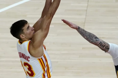 (VIDEO) BOGDANOVIĆ ISTERORISAO PELIKANSE: Atlanta sasula 11 trojki u jednoj četvrtini, pa upisala SEDMU UZASTOPNU POBEDU!