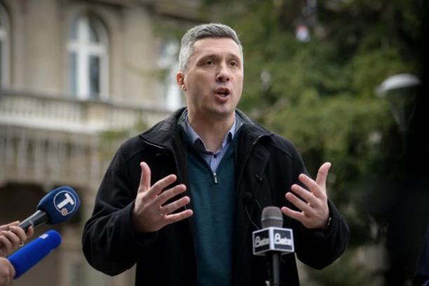 Boško Obradović nastavio udare na Tadića: Ti si simbol korumpiranog političkog sistema!