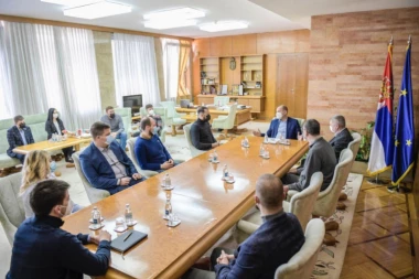 STUDENTI POSLALI JASNU PORUKU: Hoćemo da se vakcinišemo!