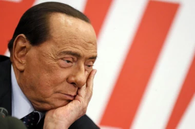 BERLUSKONI KRITIČNO?! Bivši premijer Italije hitno primljen u bolnicu zbog komplikacija posle preležane korone