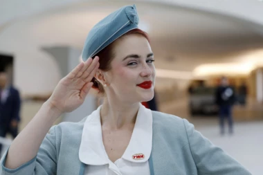 STJUARDESA OTKRILA SVE TAJNE SVOG POSLA: Bez ove stvari neće kročiti u avion, a ovo će vas zgroziti!