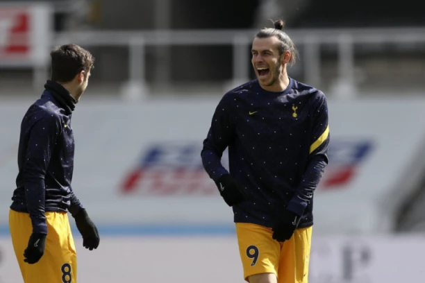 GDE, JE L' U GROCKOJ? Geret Bejl video vanzemaljca!