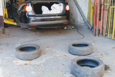 STAVILI STE LETNJE GUME, A PAO SNEG! Otkrivamo šta treba da radite i DA LI PRAVITE PREKRŠAJ