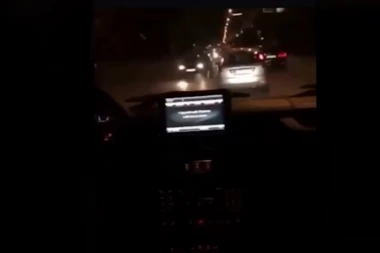 (FOTO,VIDEO) POGLEDAJTE KAKO SE IZVESNI DŽENAN IZ NOVOG PAZARA IGRA ŽIVOTOM! Uplašio i svoje prijatelje! OVO JE ZA ZATVOR!