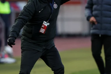 BESAN KAO RIS: Stanojević LJUT na igrače posle poraza od Zvezde!