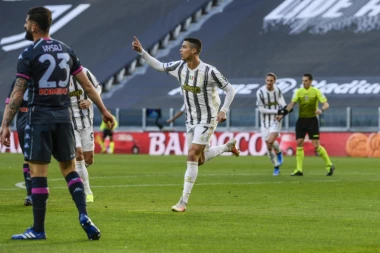 INTER GRABI KA TITULI, A JUVE KA LIGI ŠAMPIONA: Ronaldo i Dibala REŠILI derbi, Sasuolo PAO na "Meaci"!