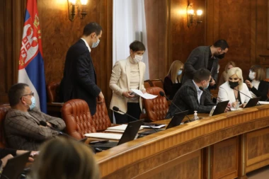 PREMIJERKA BRNABIĆ OTKRILA: Evo šta je odlučeno o obaveznoj vakcinaciji!