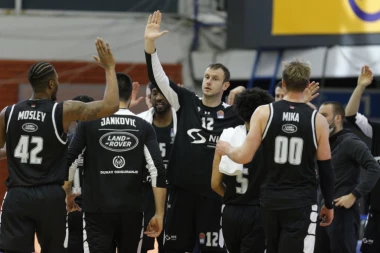 PARNI VALJAK "UGUŠIO" PANTERE: Razigrani Partizan DEMOLIRAO FMP, sjajna partija Trifunovića!