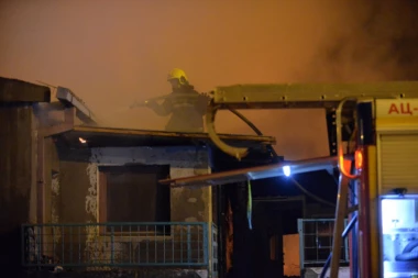 Tuga u Nišu posle požara! Porodice obilaze zgarišta: VATRA JE SVE PROGUTALA, DETE JE OD STRAHA SKOČILO SA TERASE!