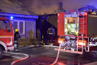 POŽAR U VRANJU: Gori kuća u naselju Raška