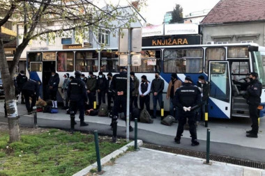 (FOTO, VIDEO) POLICIJSKA AKCIJA U BEOGRADU: Čak 69 iregularnih migranata sprovedeno u prihvatni centar!