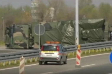 DRAMA KOD OSTRUŽNICE: Vojni kamion sa 3 rakete sleteo sa puta, jedna ispala iz vozila