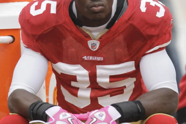 ZVEZDA AMERIČKOG FUDBALA IZREŠETAO PETORO! Montrum je bio superstar NFL lige, a onda je ubio i DVOJE DECE i pucao sebi u glavu