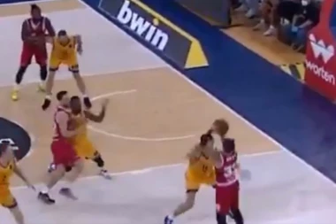 (VIDEO) KOŠ ZA FINALE EVROKUPA: Amerikanac uz ZVUK SIRENE rešio seriju posle velike drame!