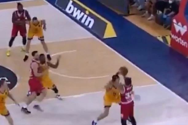 (VIDEO) KOŠ ZA FINALE EVROKUPA: Amerikanac uz ZVUK SIRENE rešio seriju posle velike drame!