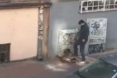 (VIDEO) PRIVEDN ZLOTVOR KOJI JE KRVNIČKI ŠUTIRAO PSA NA DORĆOLU