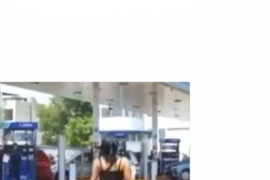 UF, NIJE MU BILO LAKO! Kamerman zaboravio na voditeljku, jedan detalj ga potpuno izbezumio nije znao GDE PRE DA GLEDA! (VIDEO)