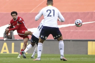 TANTALOVE MUKE ENGLESKOG ŠAMPIONA: Liverpul JEDVA izvukao živu glavu, Arnold ostavio Redse u trci za LŠ!