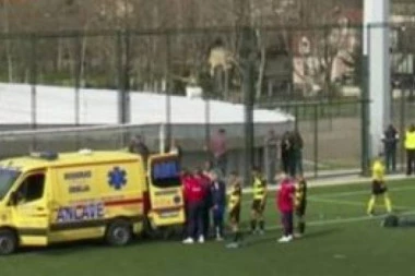 (VIDEO) UZNEMIRUJUĆE SCENE SA MARAKANE: Mladi fudbaler doživeo TEŽAK potres mozga!