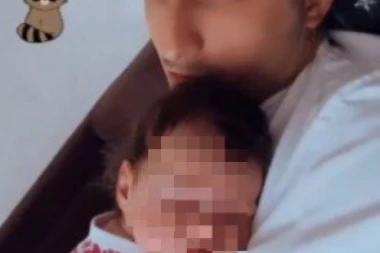 NE ODVAJA POGLED OD NJE: Vuk Mob samo sa ćerkom provodi vreme