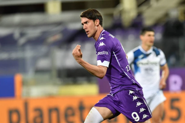 NUDE I ŠAKOM I KAPOM: Kako će Fiorentina ovo moći da odbije?