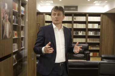 SPS FLERTUJE SA OPOZICIJOM! Glišić oštro o socijalistima: Naša politika je Srbija a ne fotelja!