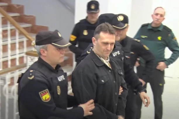 IGOR SRBIN PROGLAŠEN KRIVIM ZA TRI UBISTVA: Traži se doživotna robija, presudu saslušao u neprobojnom kavezu (VIDEO)