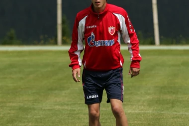 (VIDEO) NAJVAŽNIJI GOL U KARIJERI: Nekadašnji fudbaler Crvene zvezde pobedio leukemiju, pa ZATRESAO MREŽU posle dve godine!