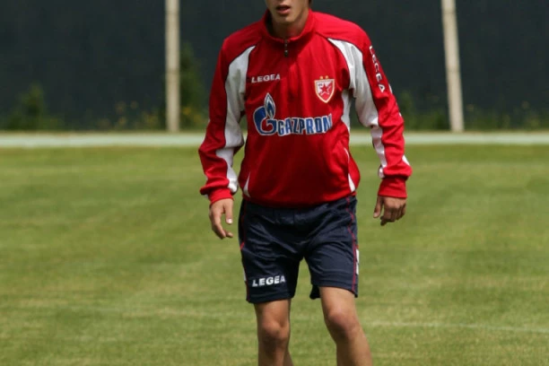 (VIDEO) NAJVAŽNIJI GOL U KARIJERI: Nekadašnji fudbaler Crvene zvezde pobedio leukemiju, pa ZATRESAO MREŽU posle dve godine!