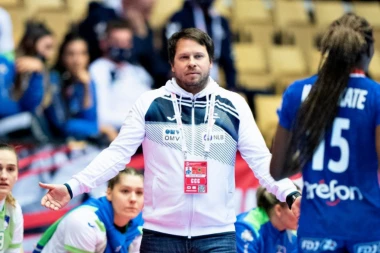 SELEKTOR IZNENADIO POSLE POBEDE: Rukometašice ubedljivo slavile, on imao kratak komentar!