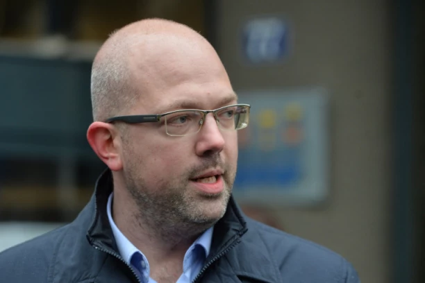 RASPAD U REDOVIMA BORISA TADIĆA: Samofalov podneo ostavku na funkciju i napustio SDS