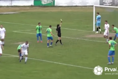 (VIDEO) NISMO SE TAKO DOGOVORILI: Navijači grmeli na ženu koja je svirala penal za Radnički