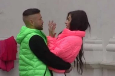 (VIDEO) Tara Simov pravi HAOS u Zadruzi: Dobila kaznu pa UNIŠTAVA SVE, Ša je jedva drži!