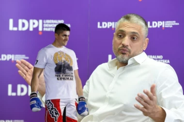 (VIDEO) POLICIJA MORALA DA REAGUJE: Miličić provocirao Čedu pred ženom u kafani! Jovanović kipteo od besa